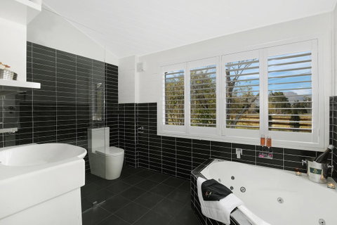 Romanz In The Valley (Luxury B&B) - Whitsundays Accommodation 13