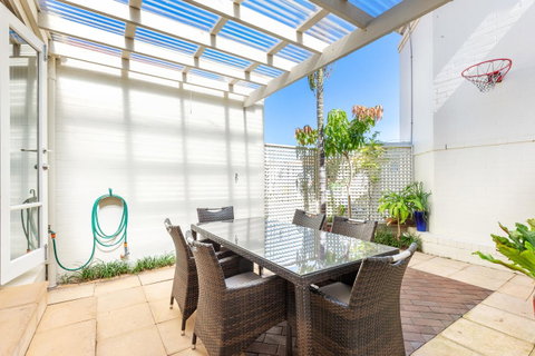 Kensington Self-Contained Modern House (89BROM) - Whitsundays Accommodation 9