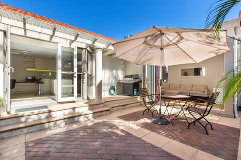 Kensington Self-Contained Modern House (89BROM) - Whitsundays Accommodation 2