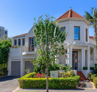 Kensington Self-Contained Modern House 89BROM - Whitsundays Accommodation