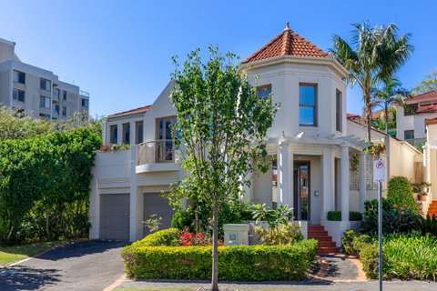 Kensington Self-Contained Modern House (89BROM) - Whitsundays Accommodation 0