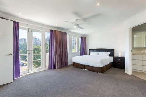 Kensington Self-Contained Modern House (89BROM) - Whitsundays Accommodation 1