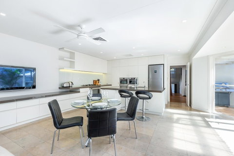 Kensington Self-Contained Modern House (89BROM) - Whitsundays Accommodation 5
