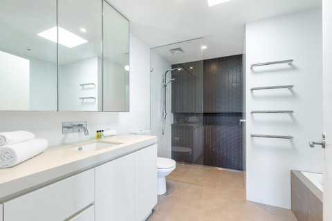 Kensington Self-Contained Modern House (89BROM) - Whitsundays Accommodation 10