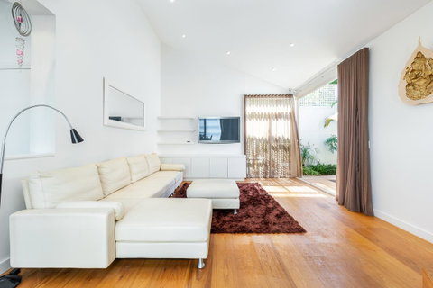 Kensington Self-Contained Modern House (89BROM) - Whitsundays Accommodation 15