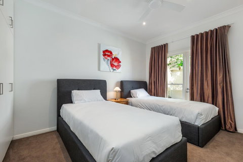Kensington Self-Contained Modern House (89BROM) - Whitsundays Accommodation 12