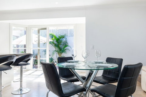 Kensington Self-Contained Modern House (89BROM) - Whitsundays Accommodation 8