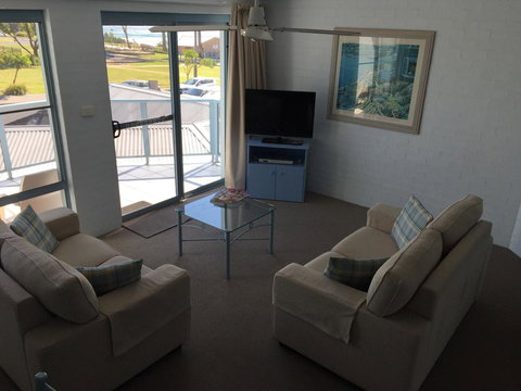 Breakers Apartments - Whitsundays Accommodation 12