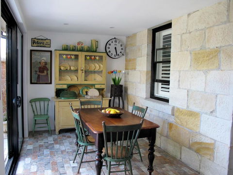 Apple Tree Cottage - Whitsundays Accommodation 0