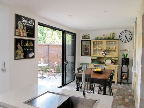 Apple Tree Cottage - Whitsundays Accommodation 7