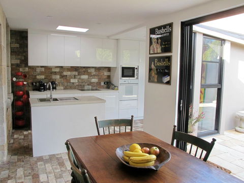 Apple Tree Cottage - Whitsundays Accommodation 4