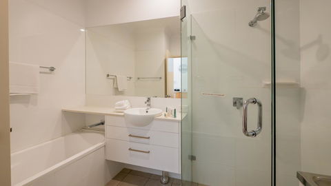 Byron Quarter Apartments - Whitsundays Accommodation 36