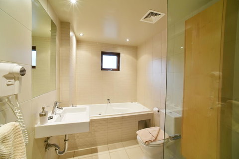 Snowstream 4 - Whitsundays Accommodation 6