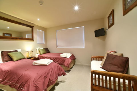 Snowstream 4 - Whitsundays Accommodation 3