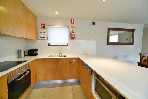 Snowstream 4 - Whitsundays Accommodation 5