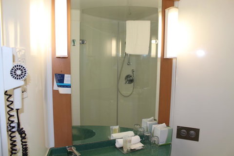 Ibis Newcastle - Whitsundays Accommodation 11