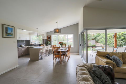 Armidale Cottage - House 2 - Whitsundays Accommodation 16