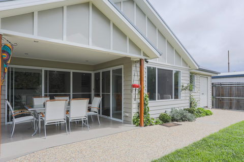 Armidale Cottage - House 2 - Whitsundays Accommodation 0