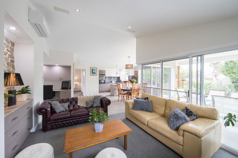Armidale Cottage - House 2 - Whitsundays Accommodation 19