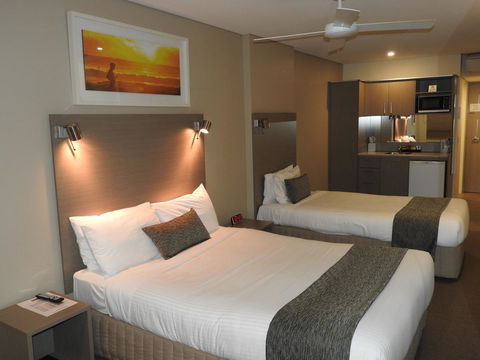 Manly Paradise Motel & Apartments - Whitsundays Accommodation 1