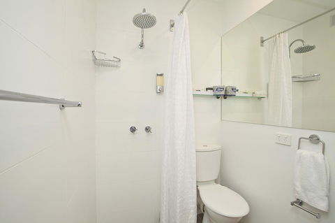 Manly Paradise Motel & Apartments - Whitsundays Accommodation 11