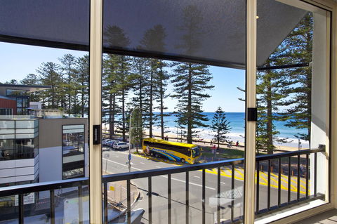 Manly Paradise Motel & Apartments - Whitsundays Accommodation 4