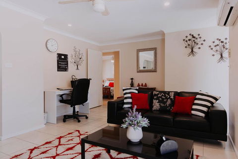 Central Wagga Self Catering Apartment - Whitsundays Accommodation 0