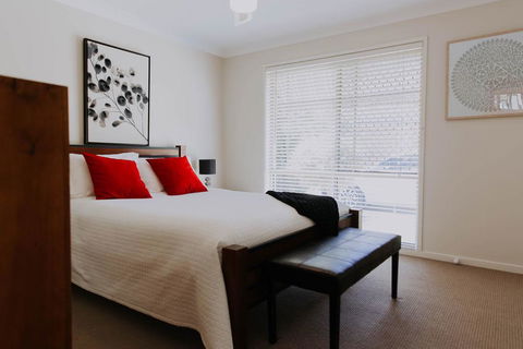 Central Wagga Self Catering Apartment - Whitsundays Accommodation 9