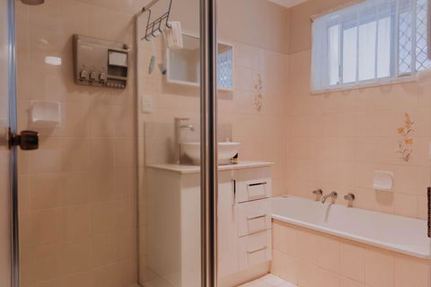 Central Wagga Self Catering Apartment - Whitsundays Accommodation 11