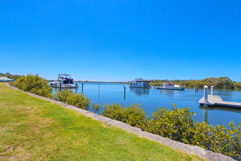 Boathouse Resort (Water Front) - Whitsundays Accommodation 7