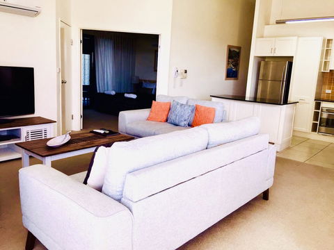 Boathouse Resort (Water Front) - Whitsundays Accommodation 9