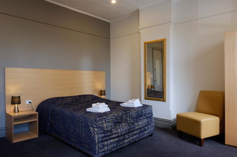 Royal Exhibition Hotel - Whitsundays Accommodation 12