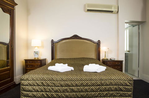 Royal Exhibition Hotel - Whitsundays Accommodation 30