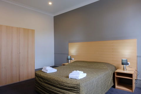 Royal Exhibition Hotel - Whitsundays Accommodation 14