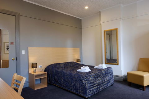 Royal Exhibition Hotel - Whitsundays Accommodation 13