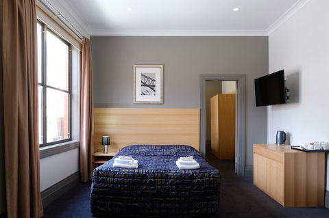 Royal Exhibition Hotel - Whitsundays Accommodation 0