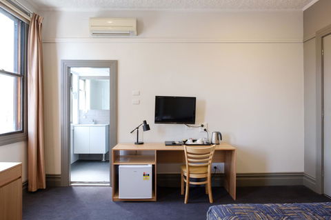 Royal Exhibition Hotel - Whitsundays Accommodation 11