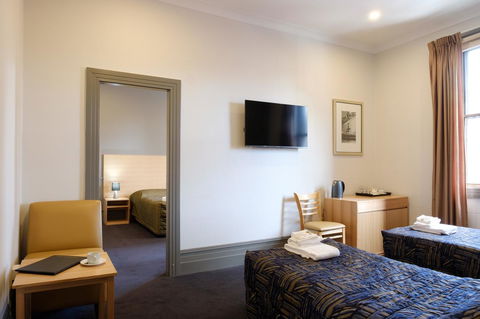 Royal Exhibition Hotel - Whitsundays Accommodation 3