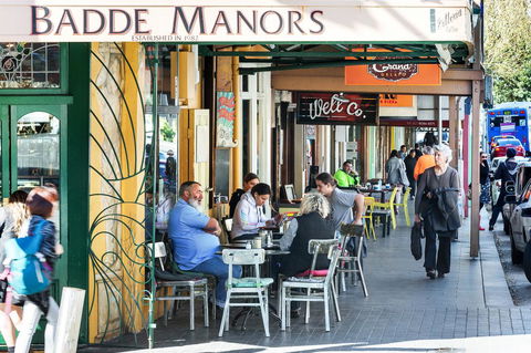 Glebe Self-Contained Modern One-Bedroom Apartments - Whitsundays Accommodation 1
