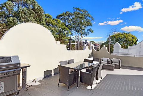 Glebe Self-Contained Modern One-Bedroom Apartments - Whitsundays Accommodation 0