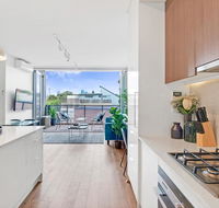 Large Light Luxe 3BDR 2BA Free Parking - walk to Sydney Uni and RPA - Whitsundays Accommodation