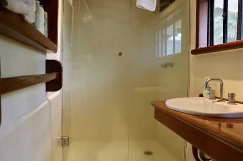 A Beach House At Byron - Whitsundays Accommodation 11