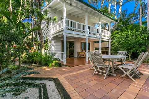 A Beach House At Byron - Whitsundays Accommodation 7