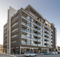 Honeysuckle Executive Apartments - Whitsundays Accommodation
