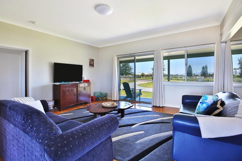 Glory @ Culburra - Absolute Beachfront - Pet & Family Friendly - Whitsundays Accommodation 3
