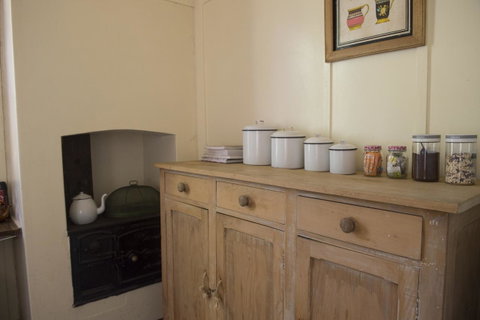 Hillview Heritage Hotel - Whitsundays Accommodation 3