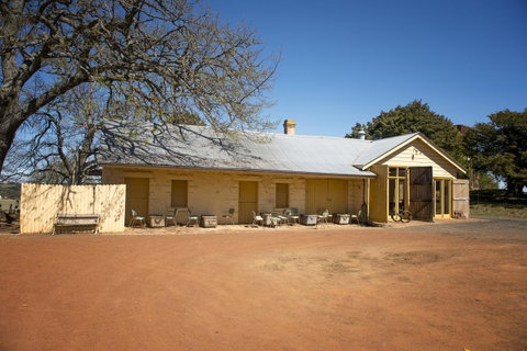 Hillview Heritage Hotel - Whitsundays Accommodation 1