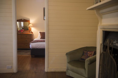 Hillview Heritage Hotel - Whitsundays Accommodation 2