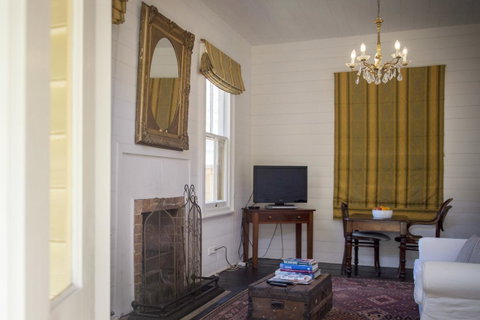 Hillview Heritage Hotel - Whitsundays Accommodation 20