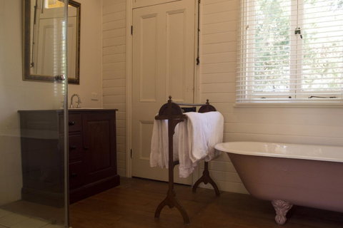 Hillview Heritage Hotel - Whitsundays Accommodation 5